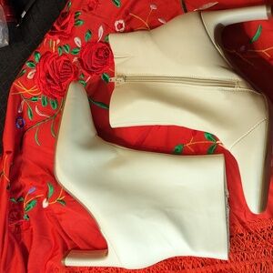 New Alfani Booties